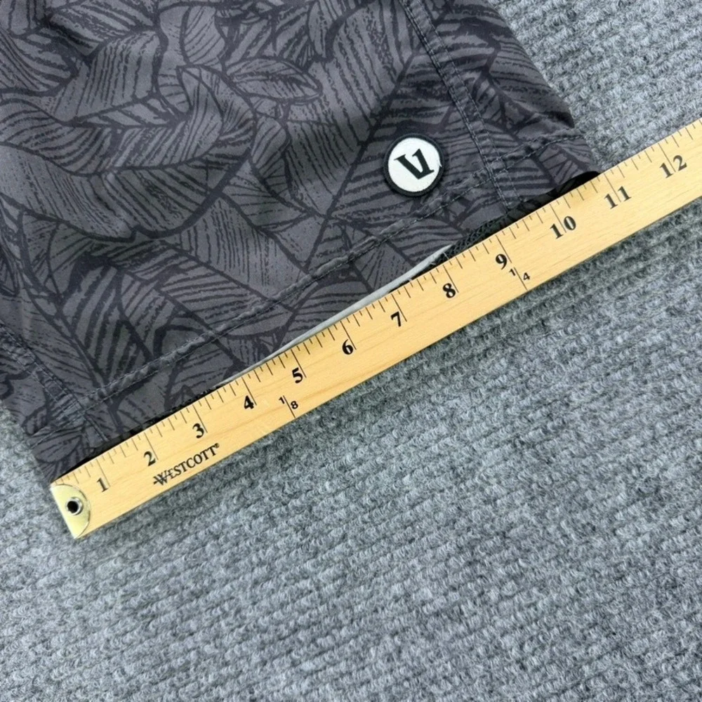 Vuori Kore Short Men 30 Charcoal Grey Palm Leaf Print Lined Athletic No Size Tag